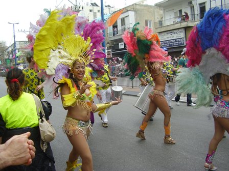 PikiWiki_Israel_12240_purim_festival_in_holon_2011.jpg